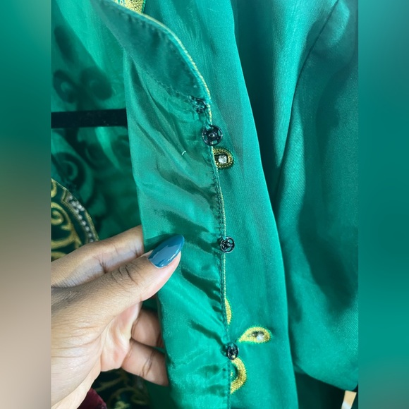 TRADITIONAL  // size small💚 - Picture 9 of 9